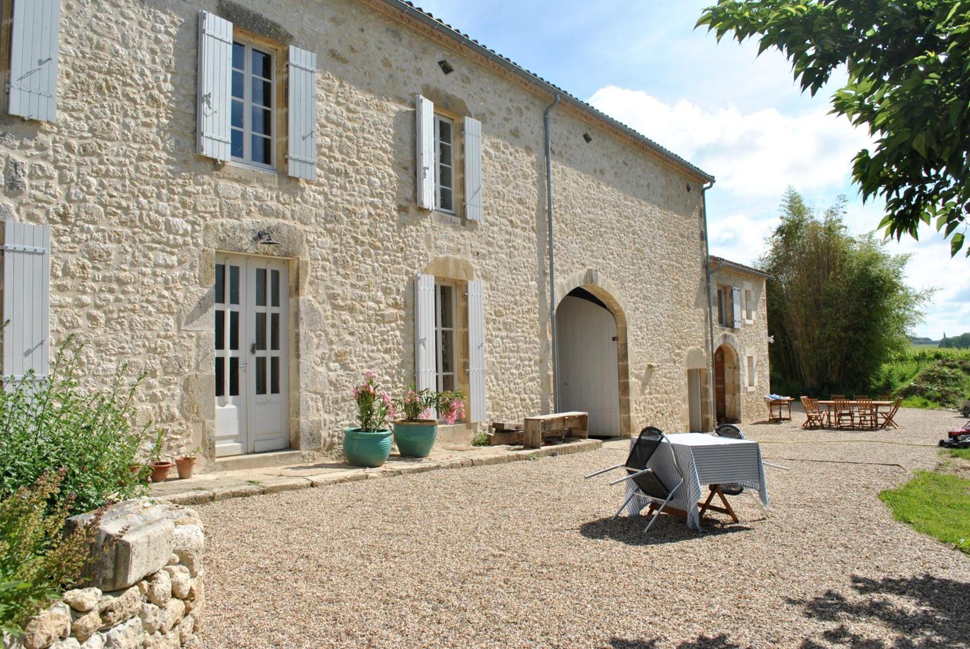 Les Foucauds Hotel Saint-Quentin-de-Caplong ภายนอก รูปภาพ