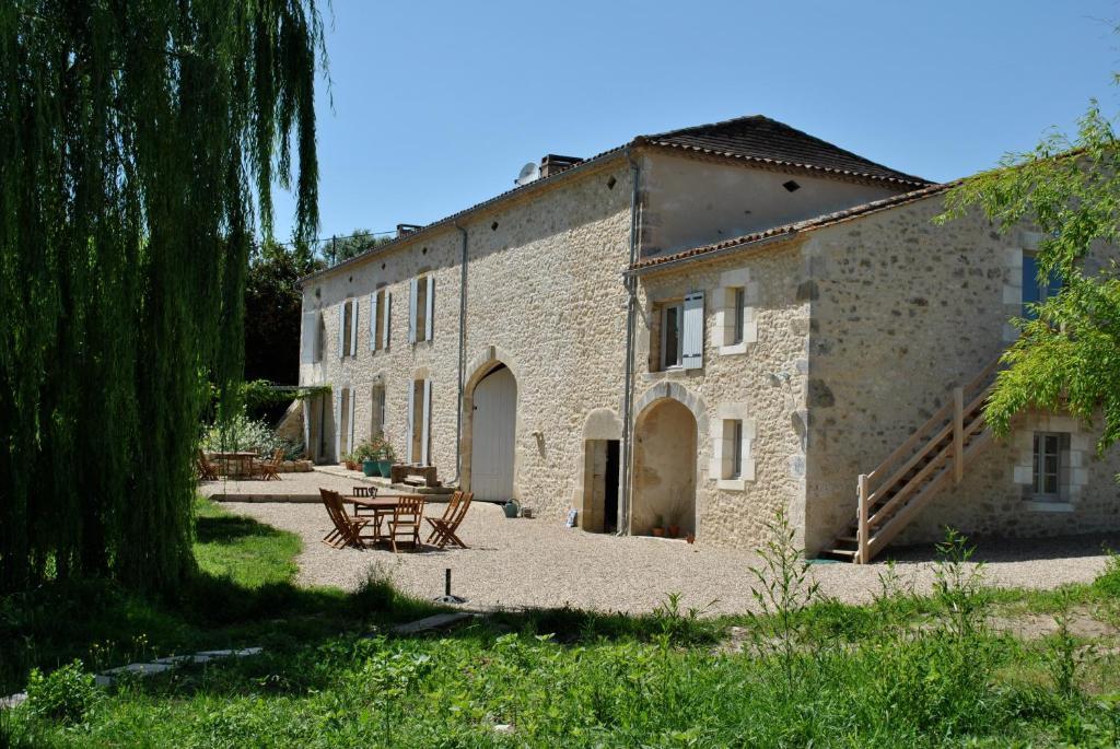 Les Foucauds Hotel Saint-Quentin-de-Caplong ภายนอก รูปภาพ