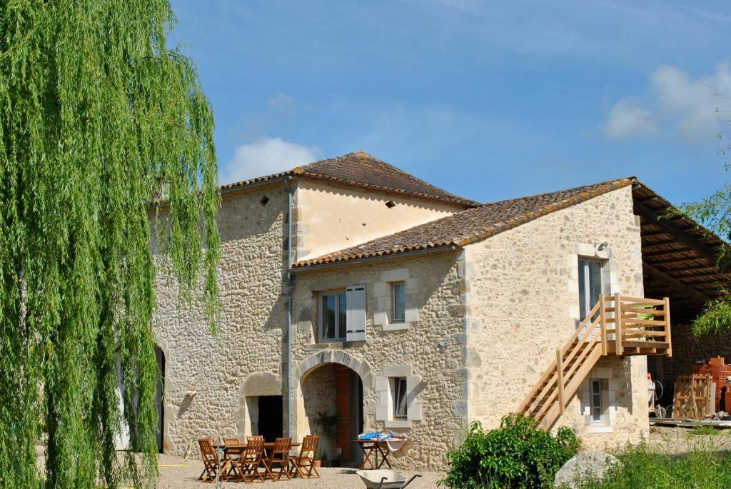 Les Foucauds Hotel Saint-Quentin-de-Caplong ภายนอก รูปภาพ